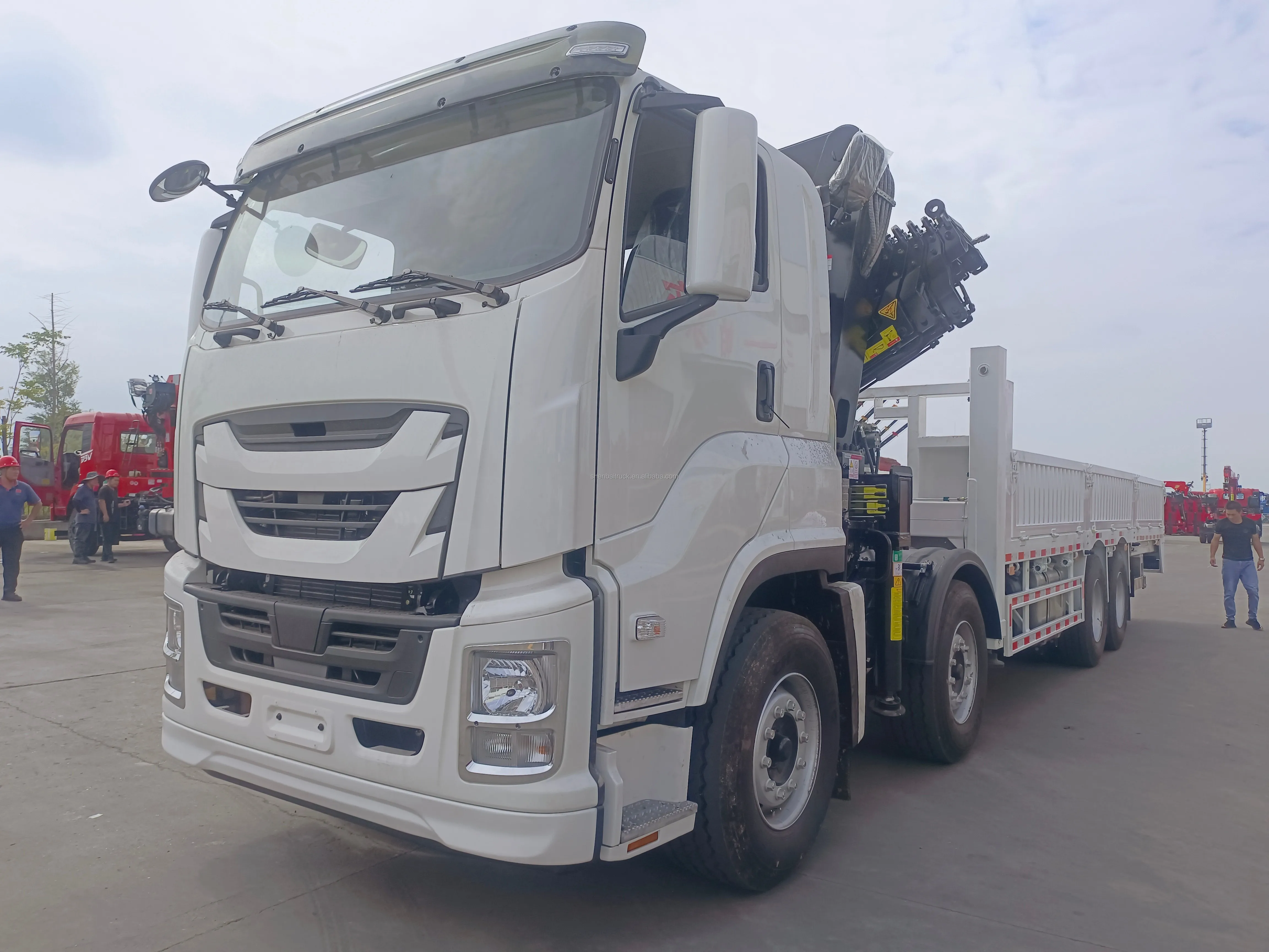 ISUZU 8X4 Truck with 16ton Crane - Heavy Hydraulic Lifting