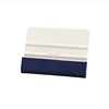 Raschietto bianco con bordo in fibra blu