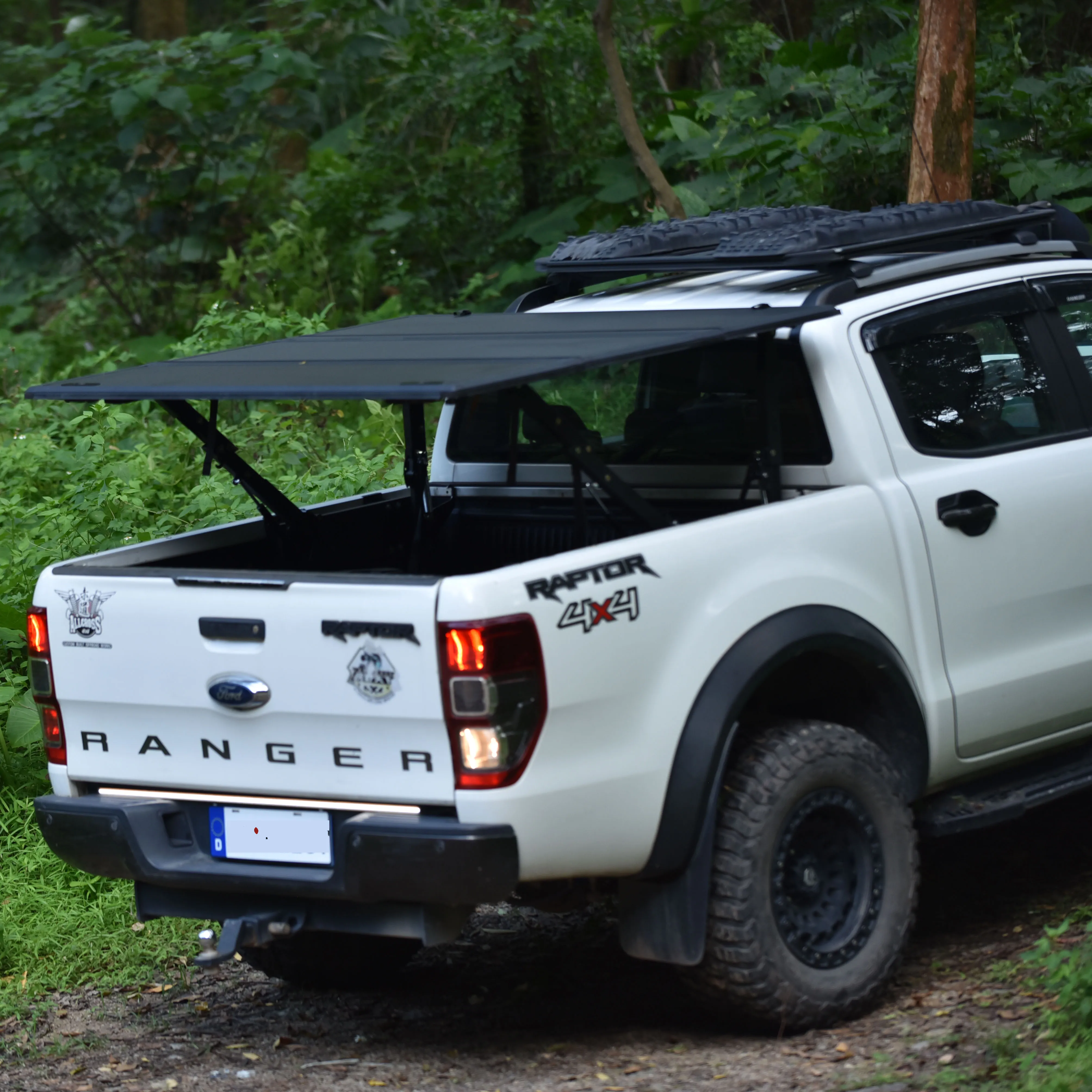 High Quality Folding Tonneau Covers Hardtop Lift Tri-fold Cover For ...