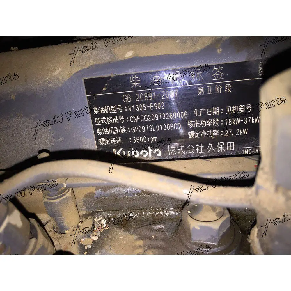 Excavator Engine Part V1305 Water Pump for Kubota 4