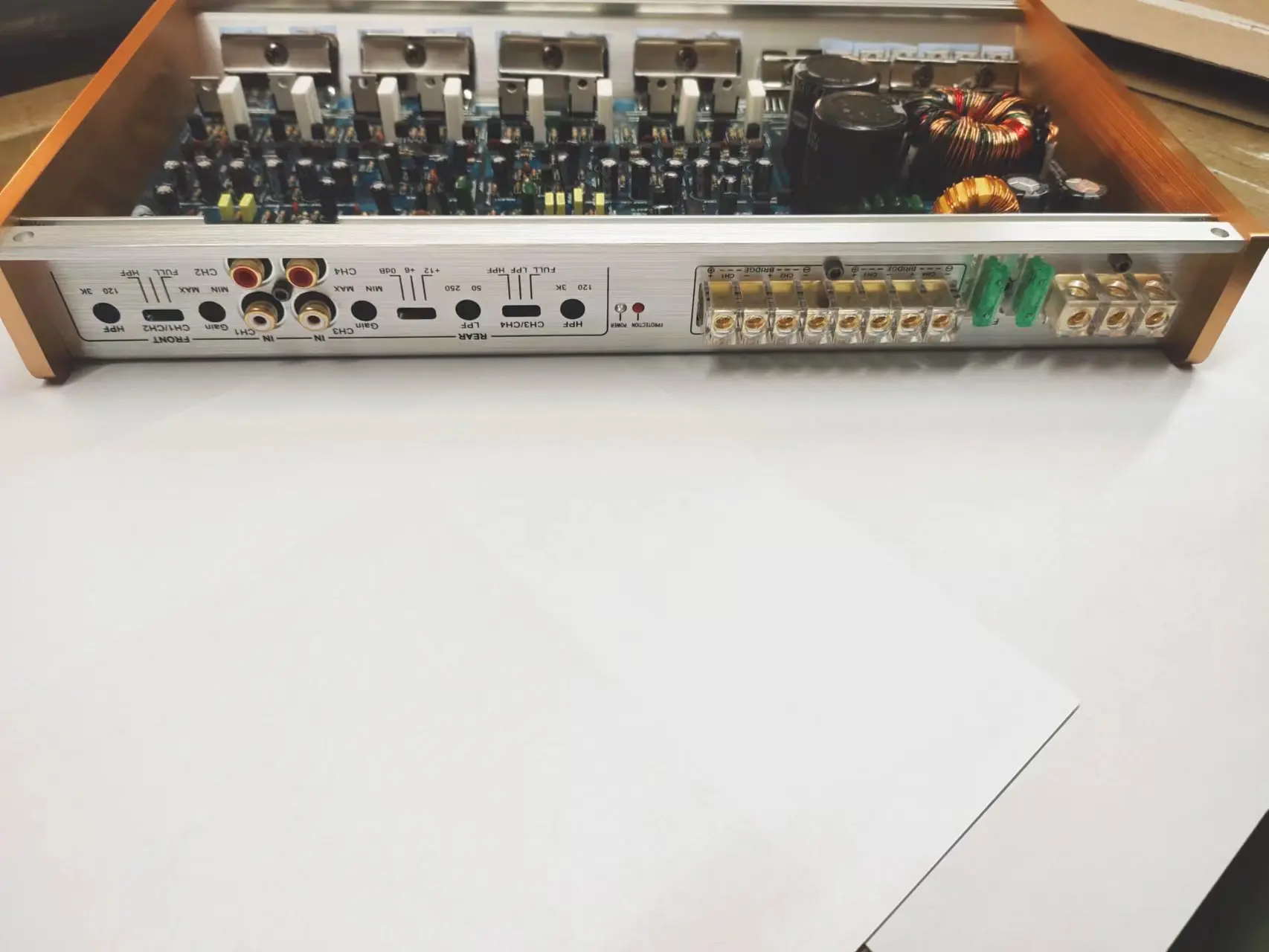 Сделанный на заказ автомобильный аудиоусилитель OEM 4-канальный усилитель класса