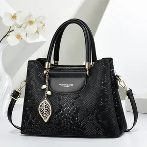 2026 Wholesale Factory New Women's Fashion Single Shoulder Crossbody Bag Simple Versatile Zip Tote Bag