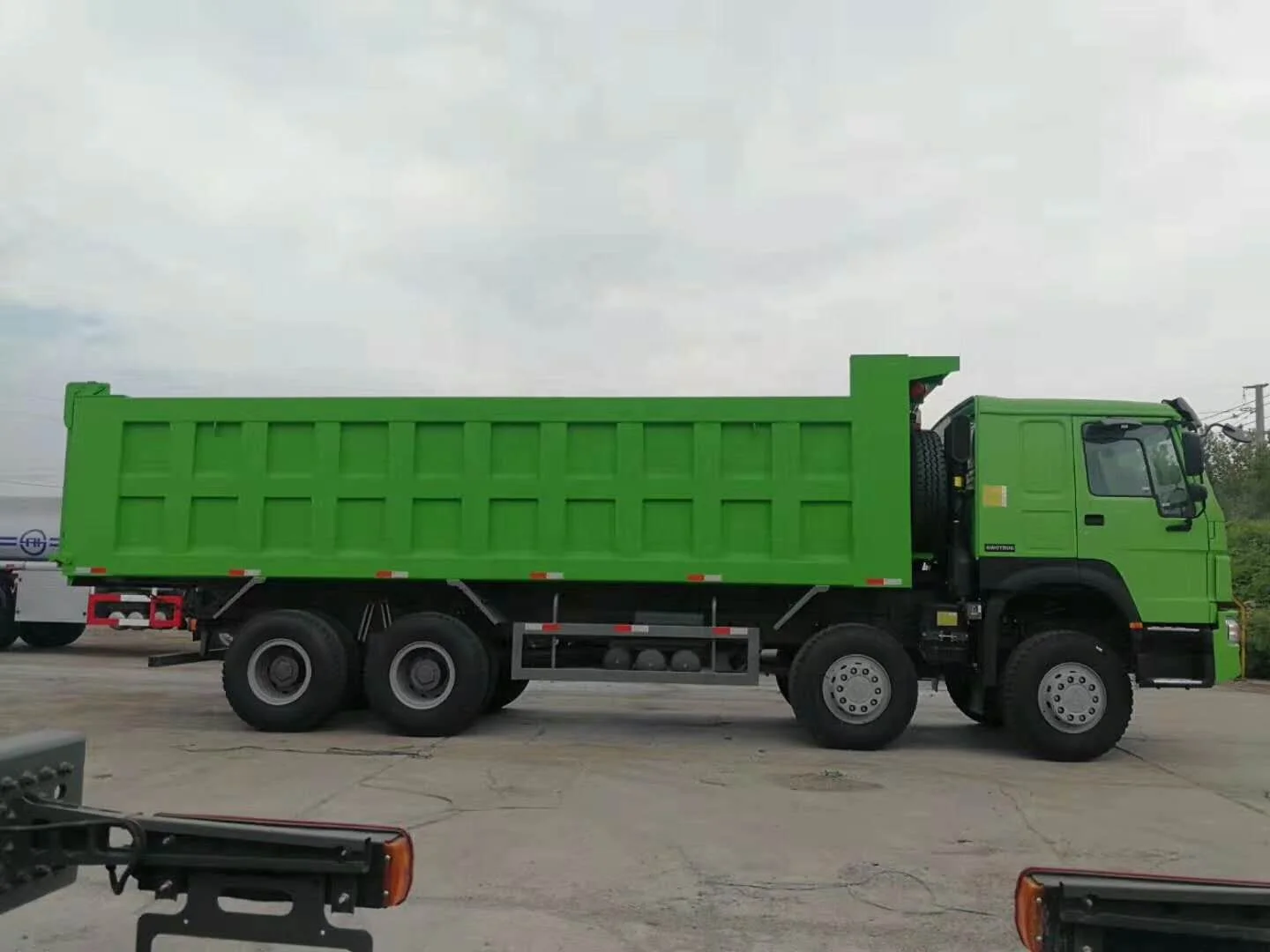 中國中國重汽howo 8x4 自卸車卡車 12 車輪低價出售中頗受歡迎