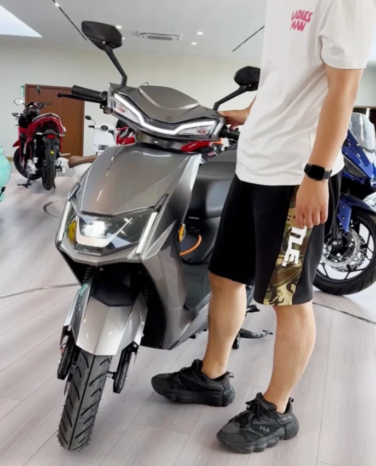 CKD SKD 10inch 900/1000W 50km/h speed fast adult electric motorcycle china professional electric moped bike factory
