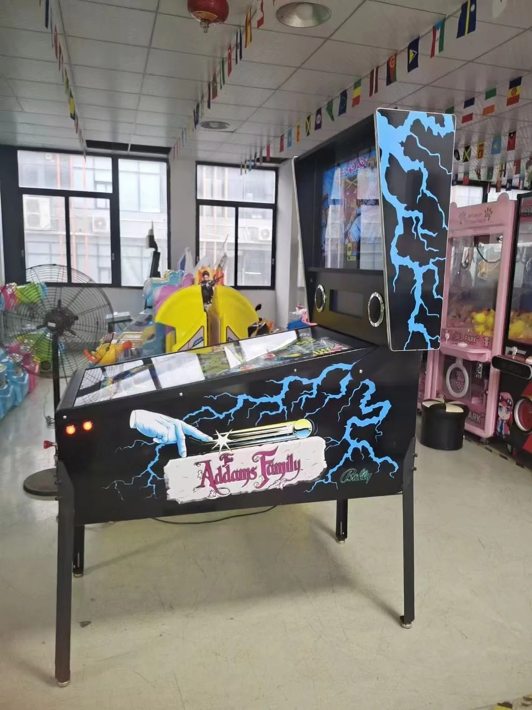 European American Coin-Operated Video Game Pinball Machine 1-Year 6+ Years Entertainment Wooden Bar English Arcade Metal
