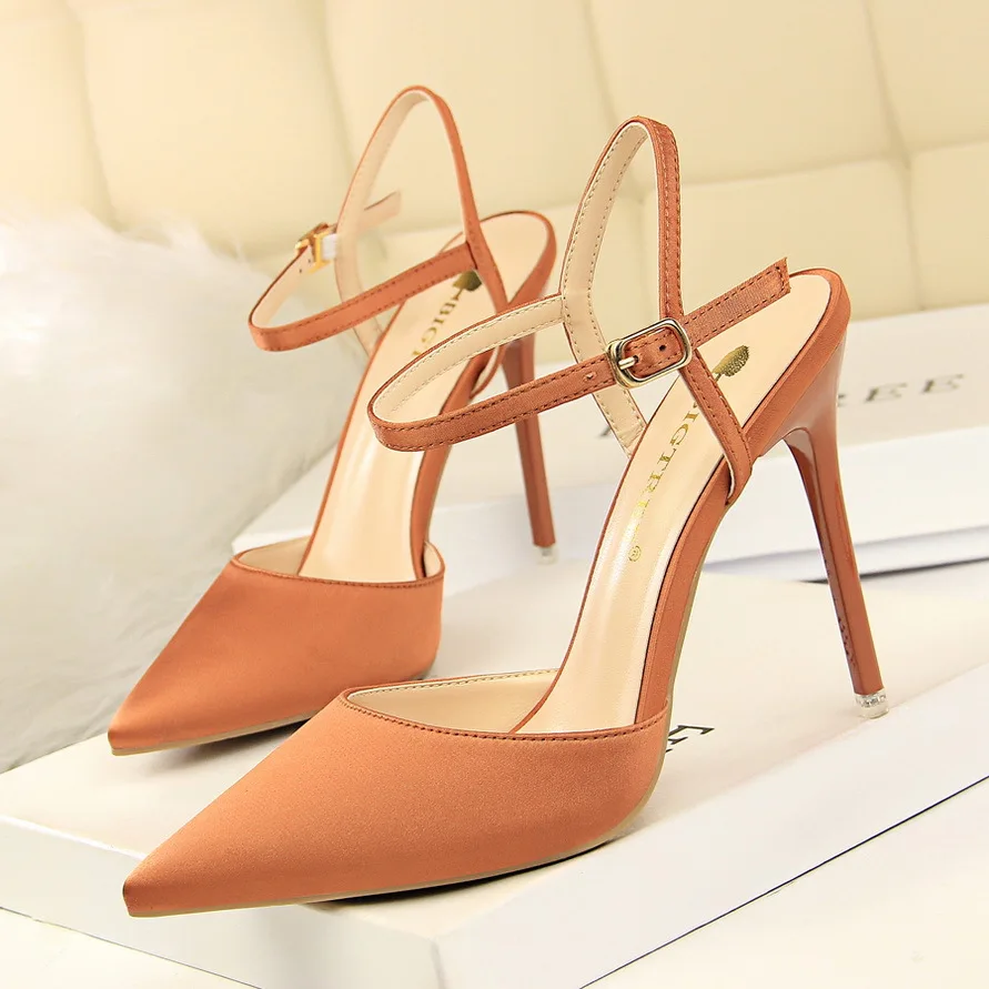 Zapatos De Tacón Pequeño, Piel De Ante Negra, T3209, Brenda Zaro