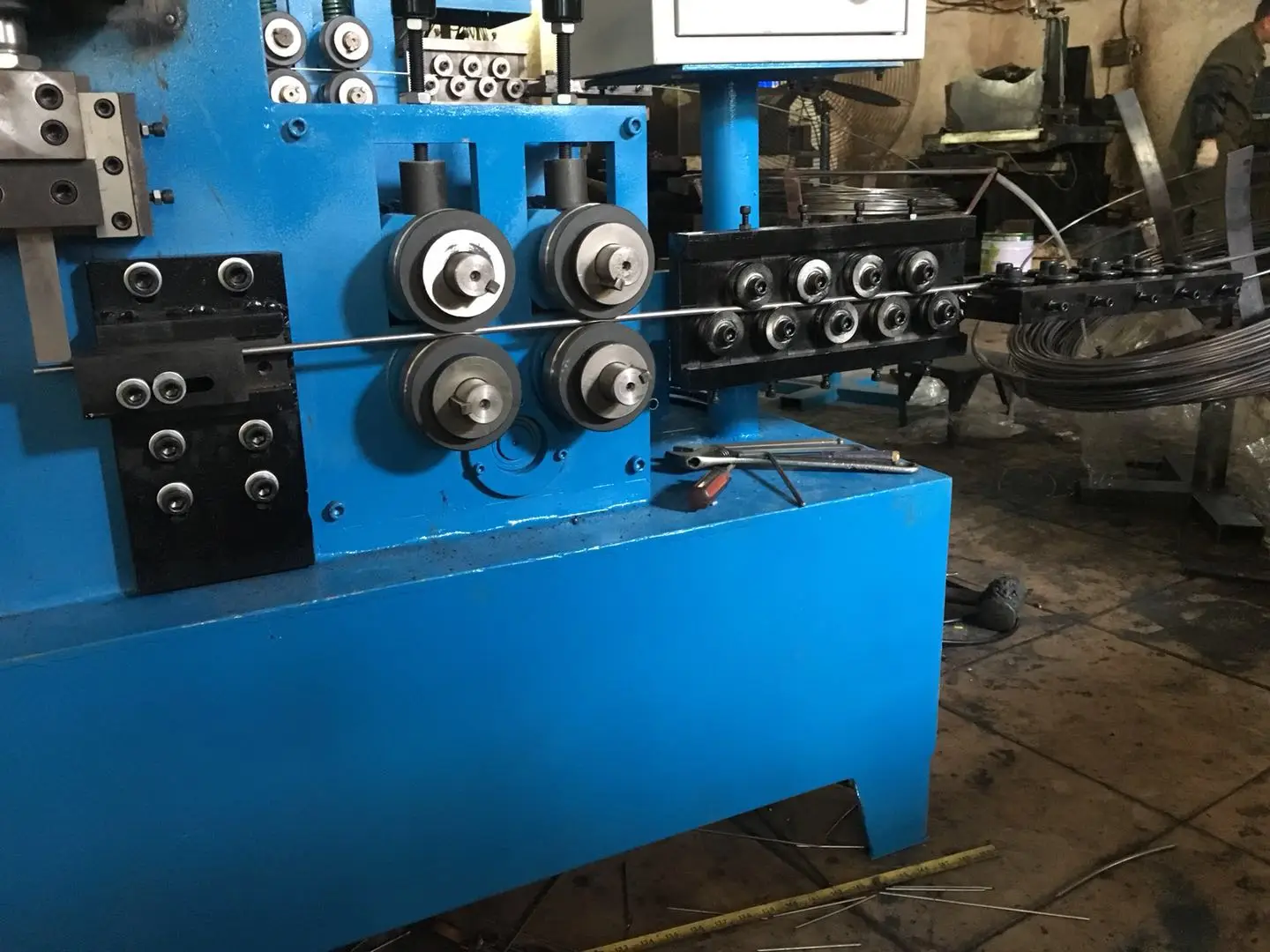 QIPANG Steel Wire Cutting PLC Control System Hydraulics Driving Straightening and Cutting Machine with Wire Straightening Roller