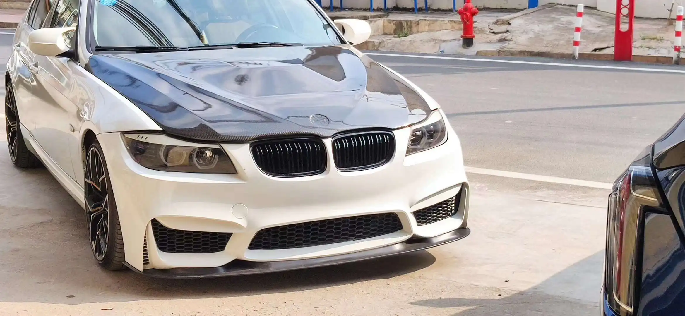 ＢＭＷ　Ｅ90　ボンネット　社外品　ｓ2590 ＊