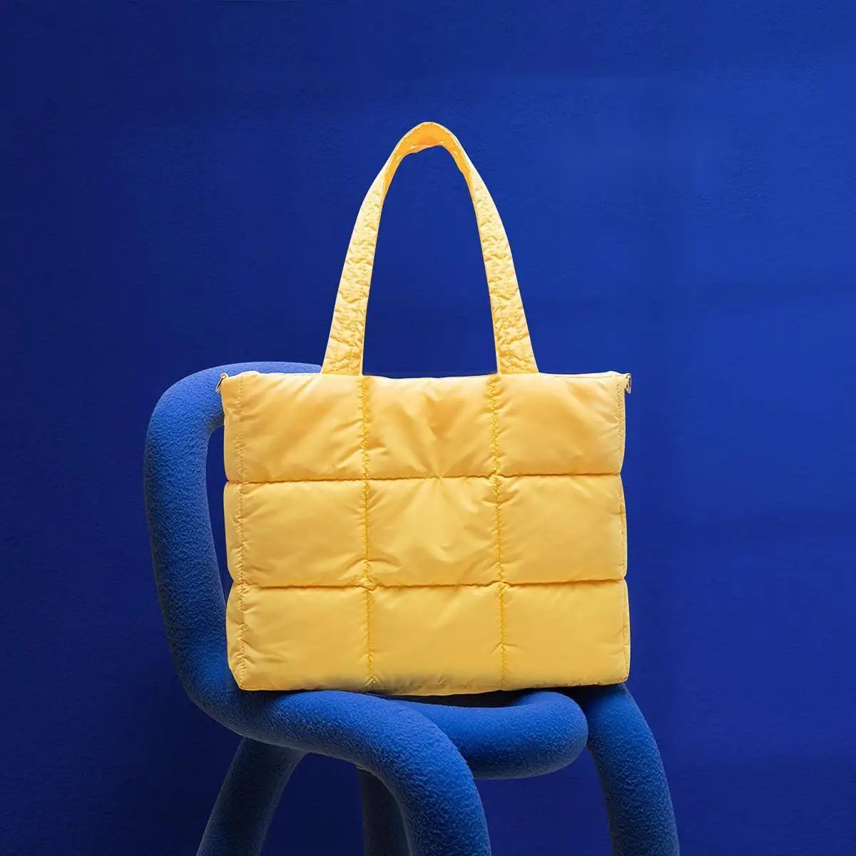 Puffer skulderpose med myk håndfølelse, stor kapasitet, handlepose, flerfarget skulderpose for kvinner