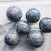 Esfera de labradorita púrpura.