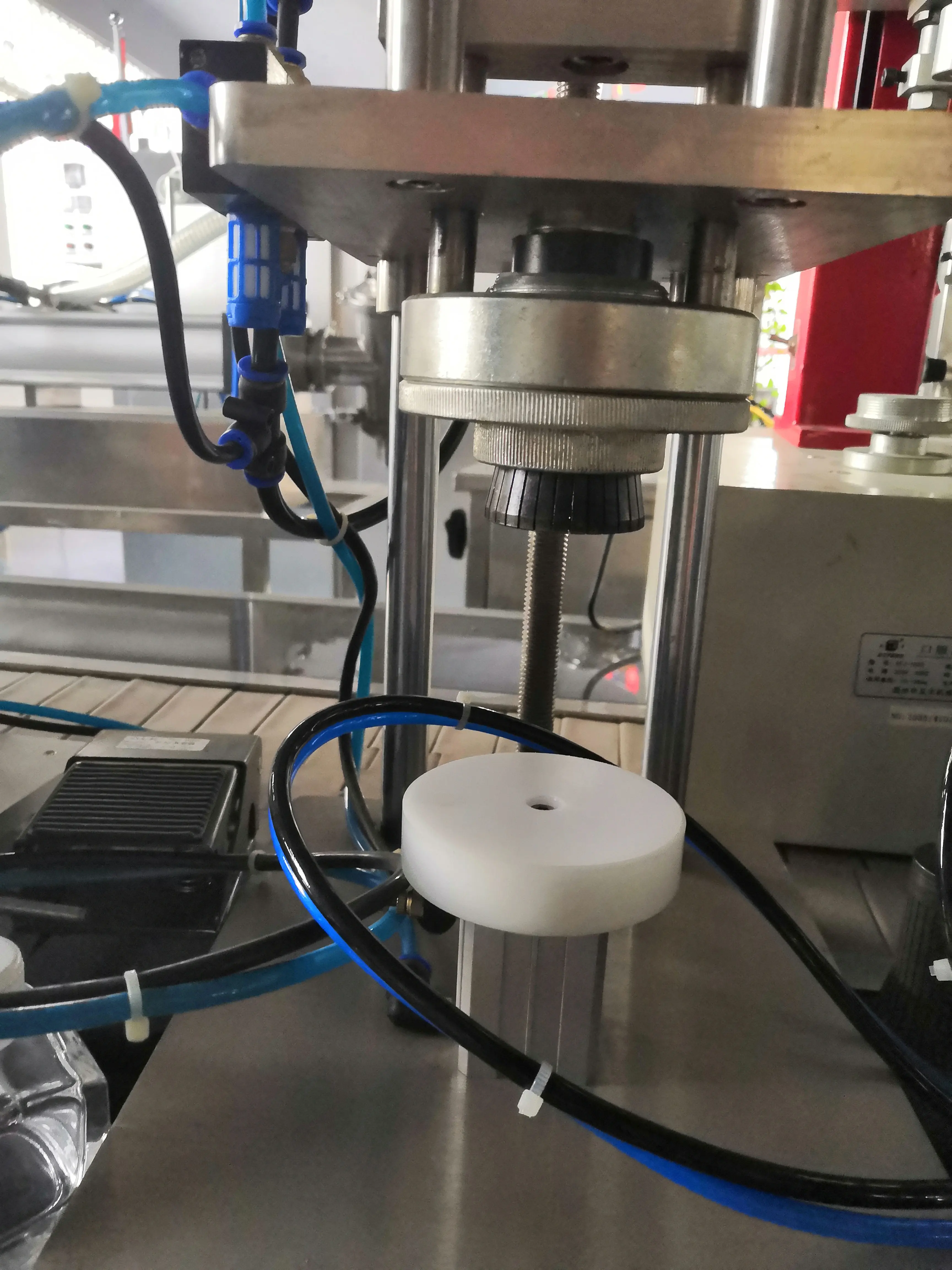 
Настольный парфюмерный воротник, небольшая машина для обжима бутылок 