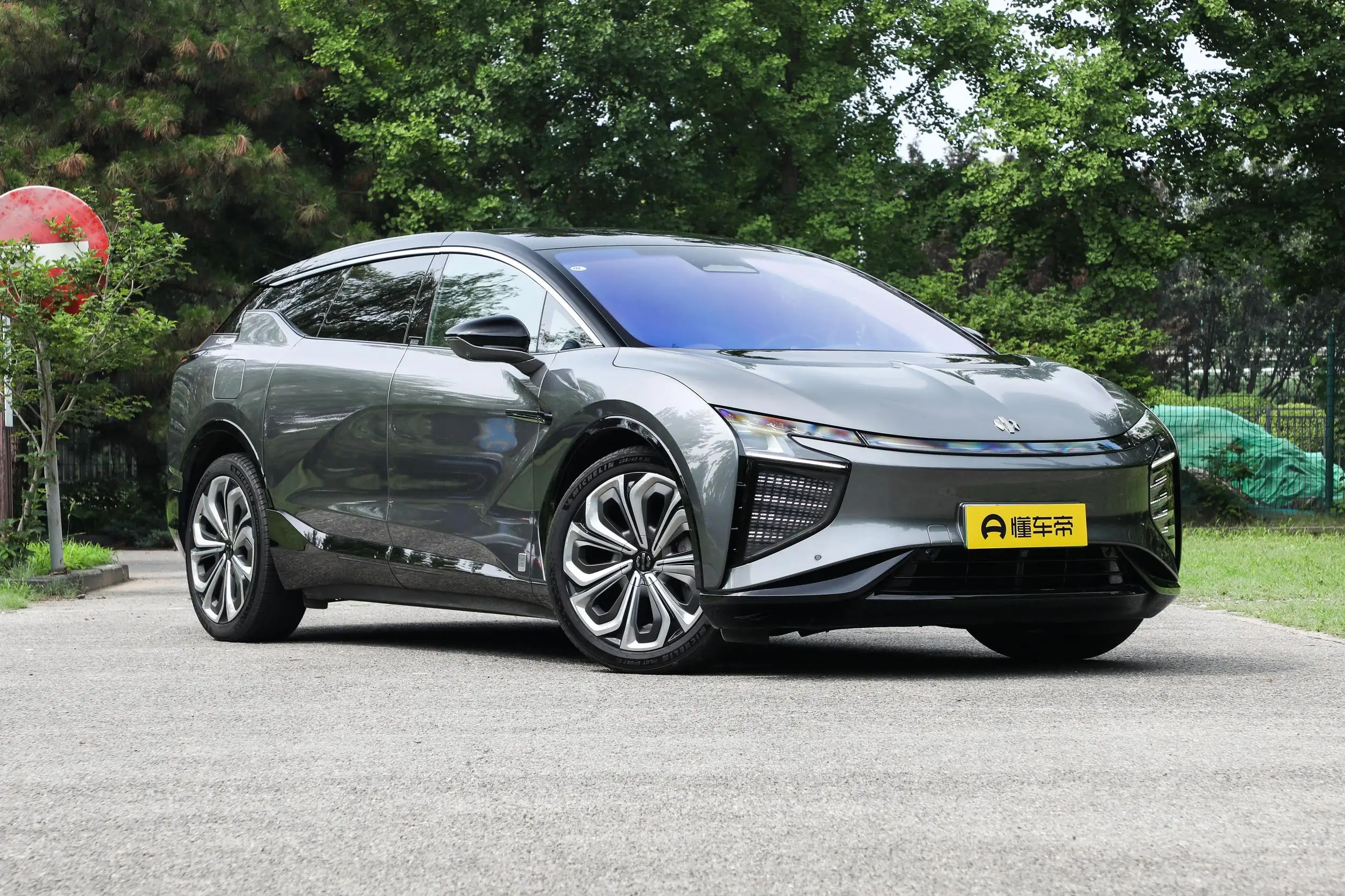 Chinese Car Used Fast Speed Longrange Allwheel Drive Electric Car