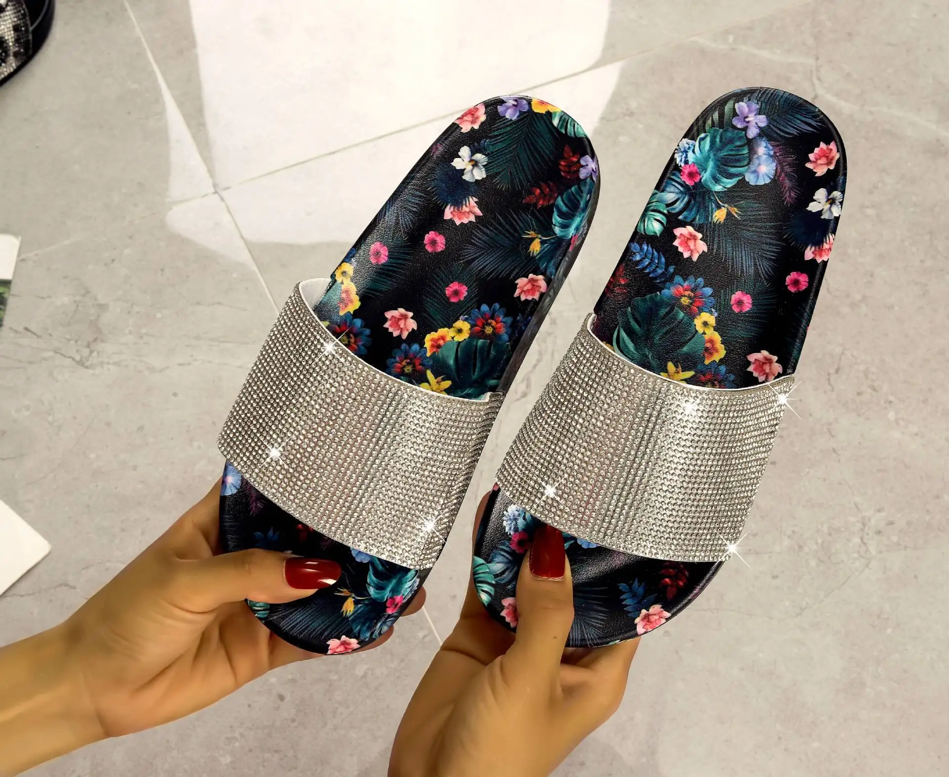 2022 Fashion Slides Slippers Color Printing Bottom Shiny Crystal Rhinestone Flat Beach Sandals Women"e;s Fashion Slippers