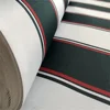 Strisce verde scuro e bianche