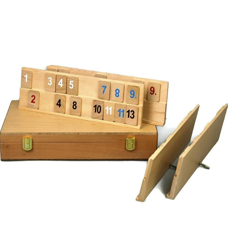 WOODTASTIC Jeu De Rummy En Bois – 106 Tuiles Gravées, 4 Casiers, Boîte Rangement Hêtre Massif – Soirées Jeux En Famille – 8 Ans +