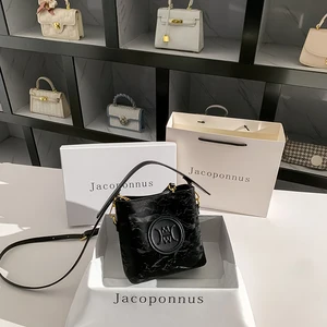 2026 Women's Black Waterproof Bucket Bag New Design Zipper PU Light Luxury Versatile Crossbody