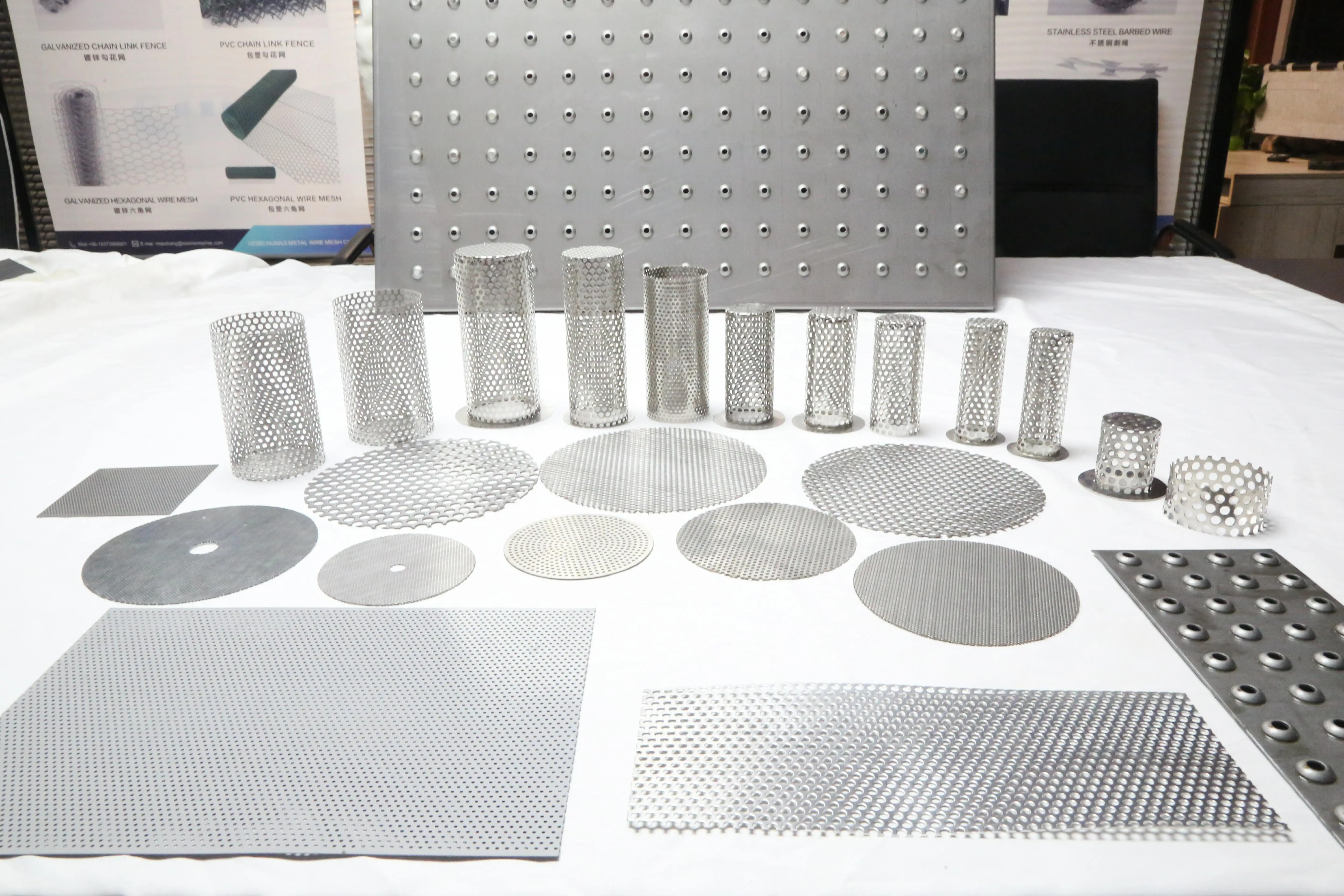 Hexagonal/Plum Blossom Shape/Round Hole Perforated Punched  Metal Mesh Sheet