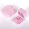 Caja de anillo rosa