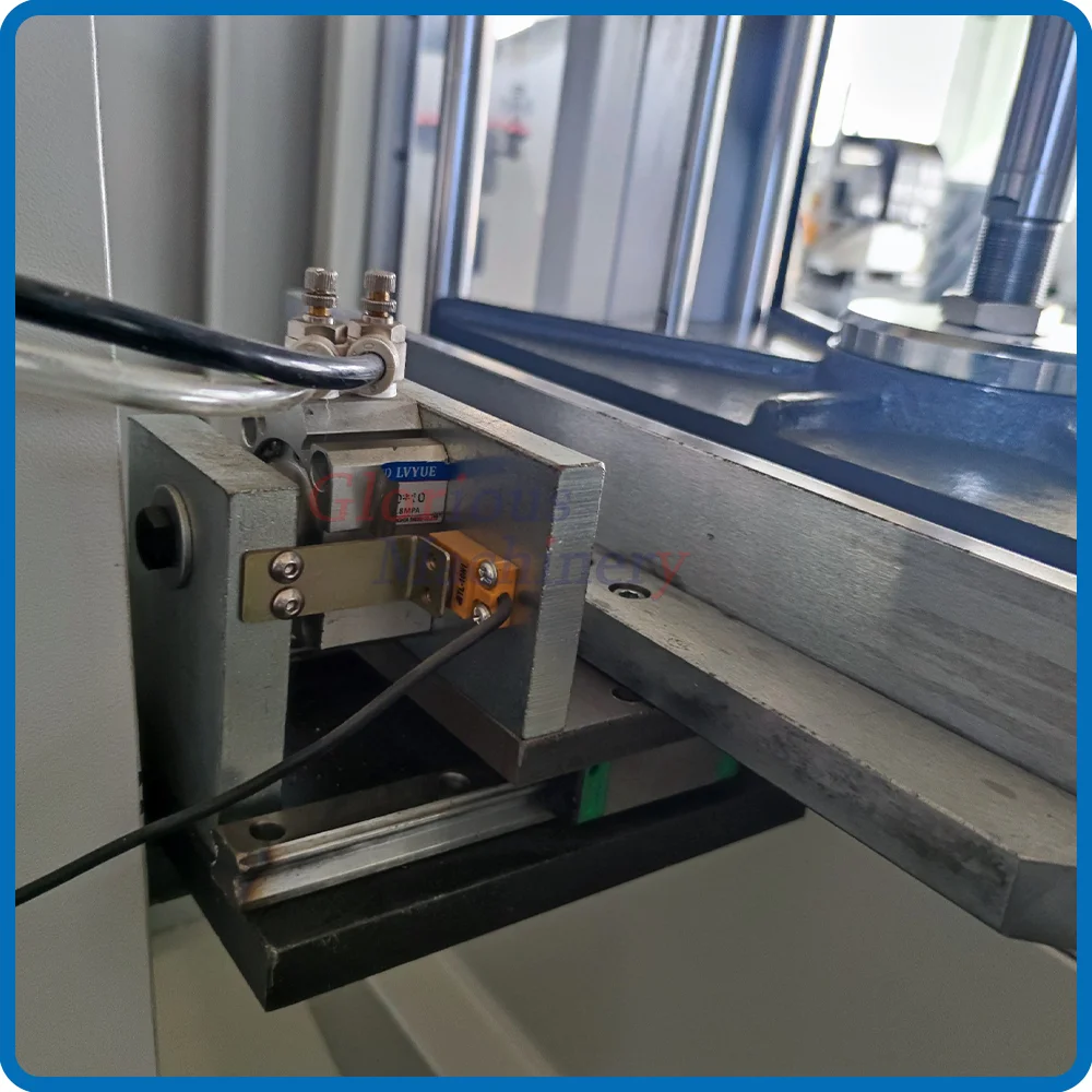 CNC Milling Machine 7 Axis End Milling Machines 7 Axis for Upvc Provided Aluminum Cutting Machine for Aluminum