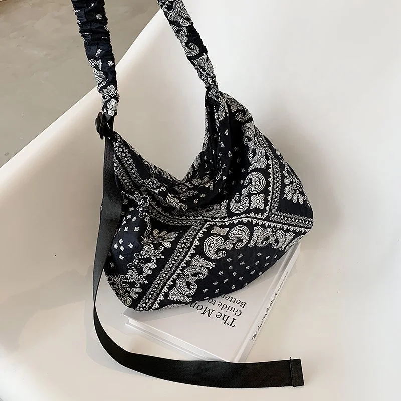 2020 Pabrik Cina Buatan Tangan Wanita Populer 3d Cetakan Paisley Piknik Gadis Dompet Gaya Rakyat Bandana Murah Tas Kurir Kanvas Buy Desain Terbaru Musim Panas Fashion 3d Digital Printing Flamingo Tote