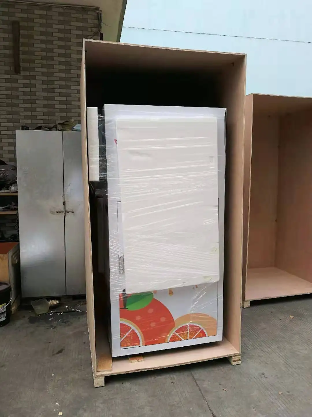 
 Автоматический торговый автомат для производства мягкого мороженого в режиме реального времени  