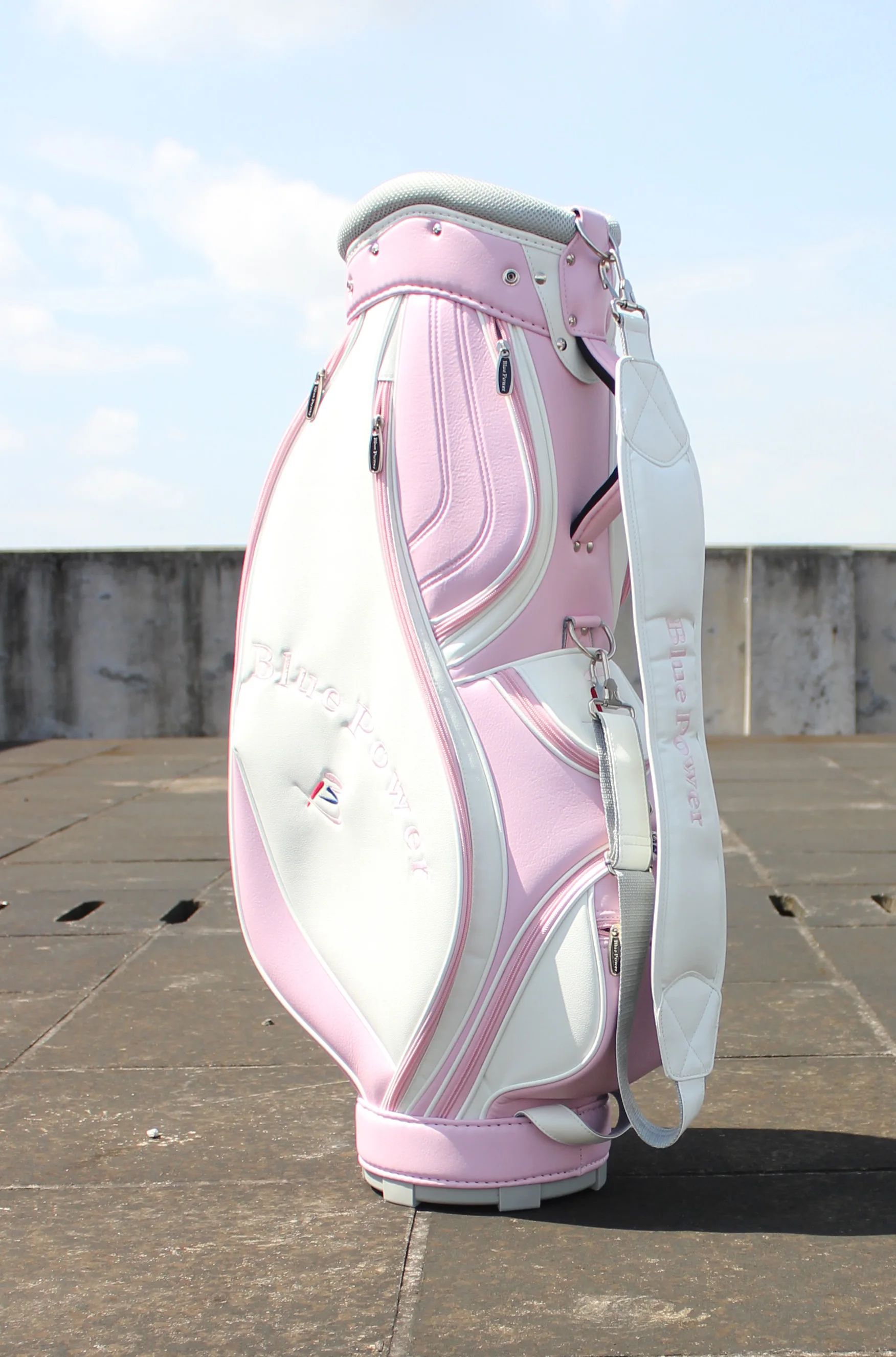 New Designer Ladies Golf Bags from Sassy Caddy - Pink Golf Tees