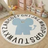 Elefante azul con letra beige.