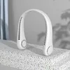 Cuello blanco estándar.