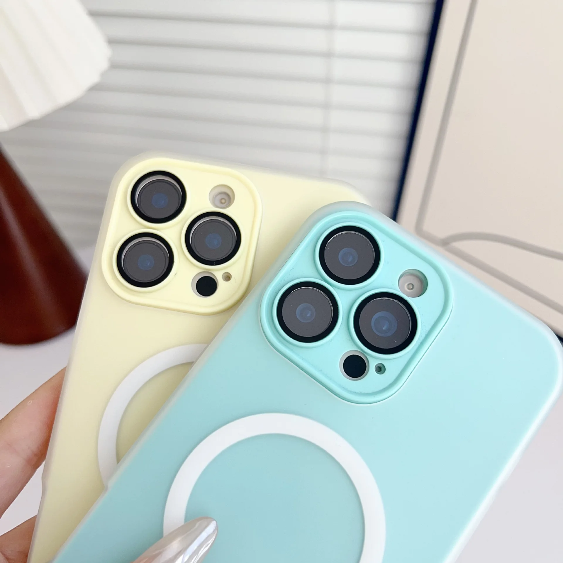 Luxe PC-textuur gel-achtig telefoonhoesje met magnetisch koord, matte afwerking, geschikt voor de iPhone 17 Pro Max, inclusief lensbescherming, transparant en schokbestendig._voghion.com