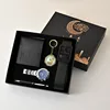 M3105 juego de cinco piezas negro: billetera, reloj, cinturón, llavero y bolígrafo.