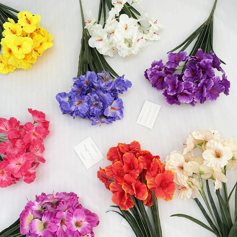 Geniet die skoonheid van die natuur sonder die onderhoud met kunsmatige wit hydrangeas