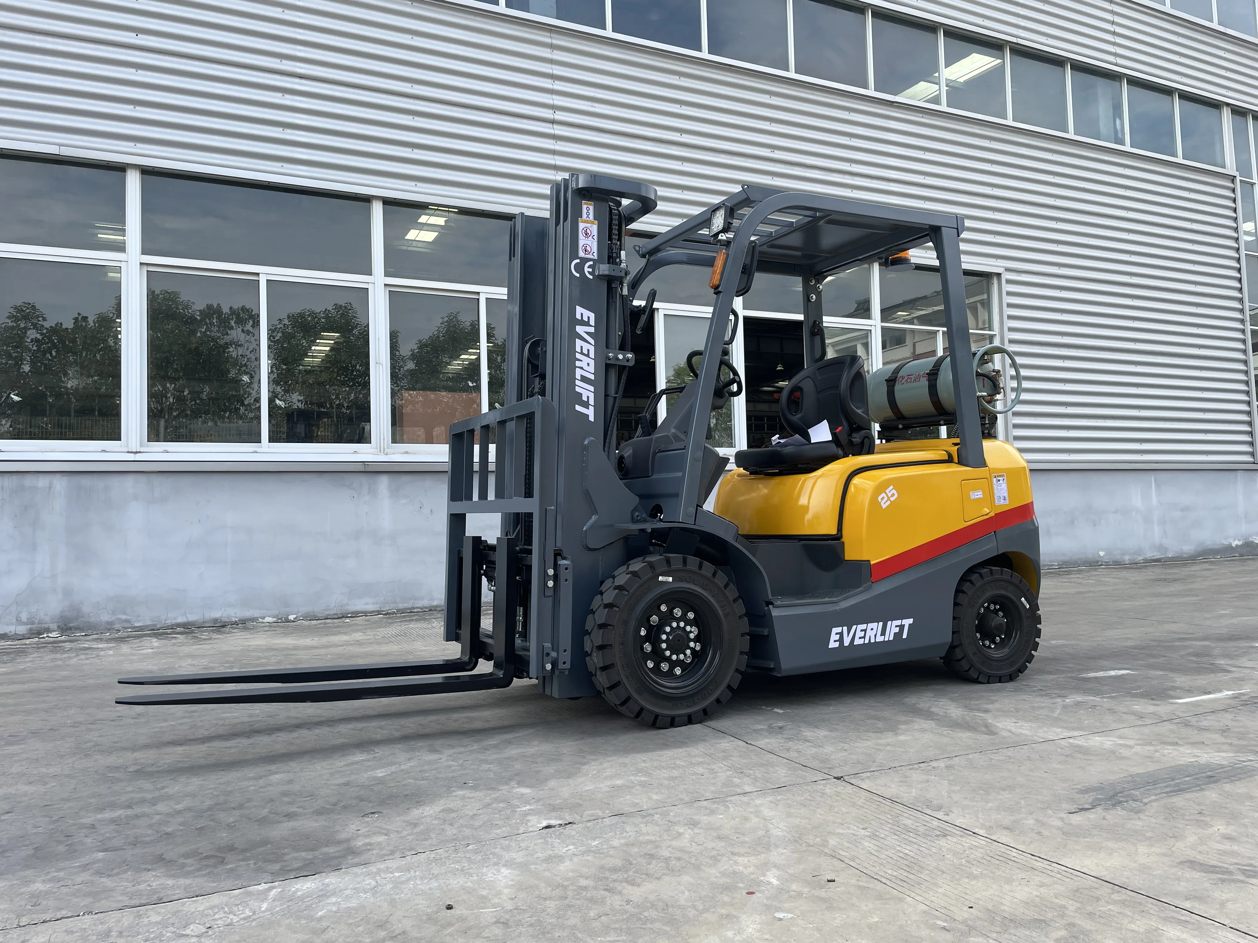 3t 3.5t LPGフォークリフト TCMスタイル 日産エンジン搭載 K21 K25 