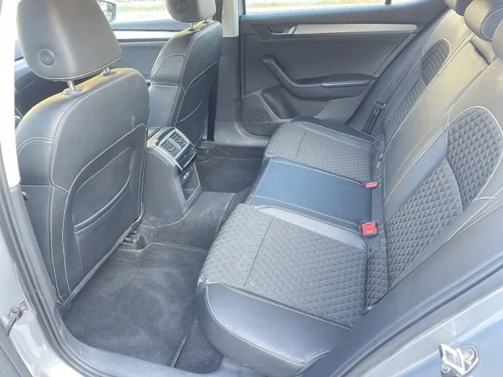 Skoda Superb with manual transmission was registered in December 2017 with a displacement of 1.4L and has driven 110000 km