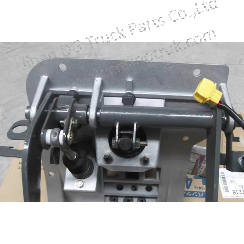 a-chan　1113 Original Sinotruk HOWO 371HP Combination Pedal Az9725360020