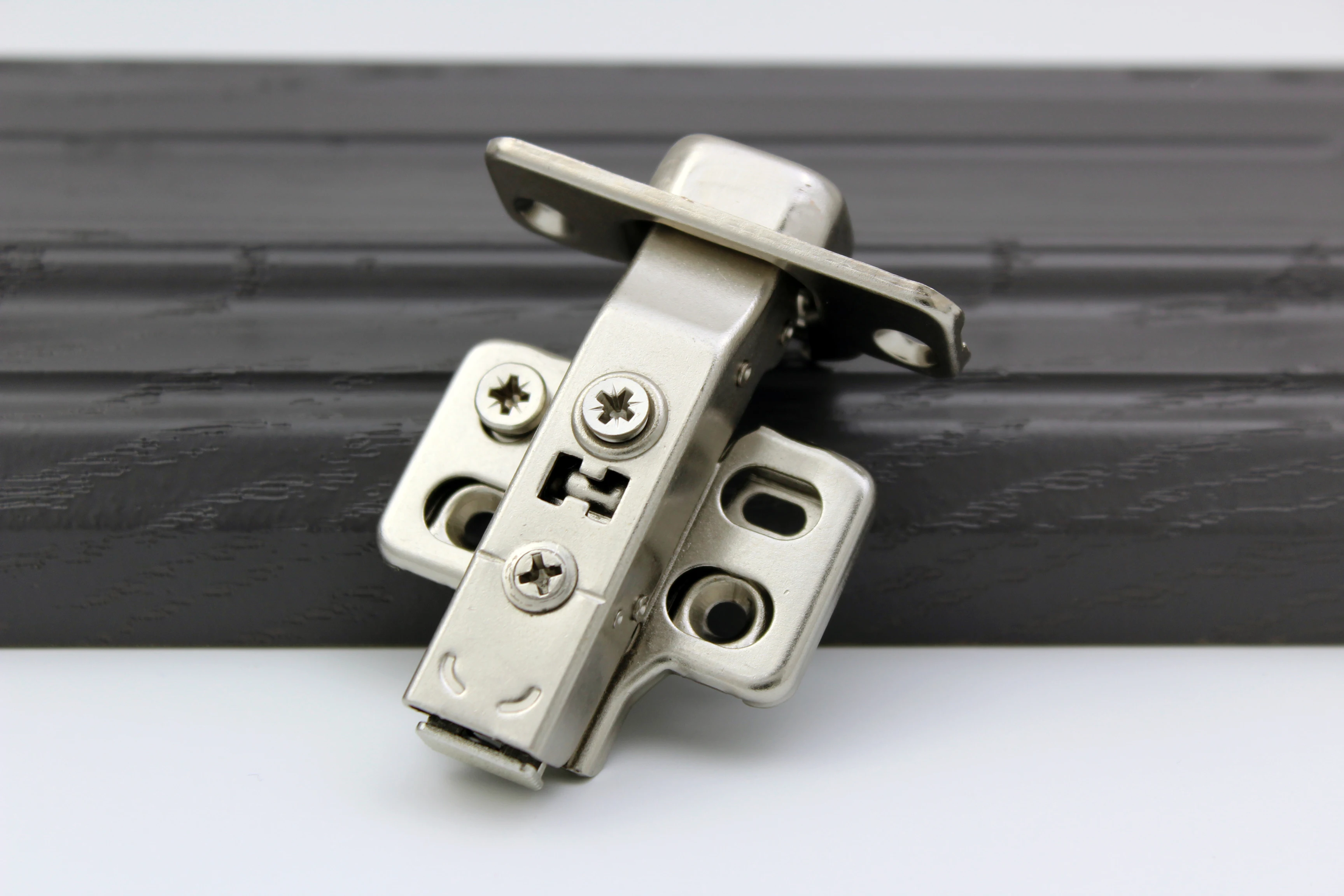 Good sell clip on type furniture door hinge with 35mm hinge cup and soft closing