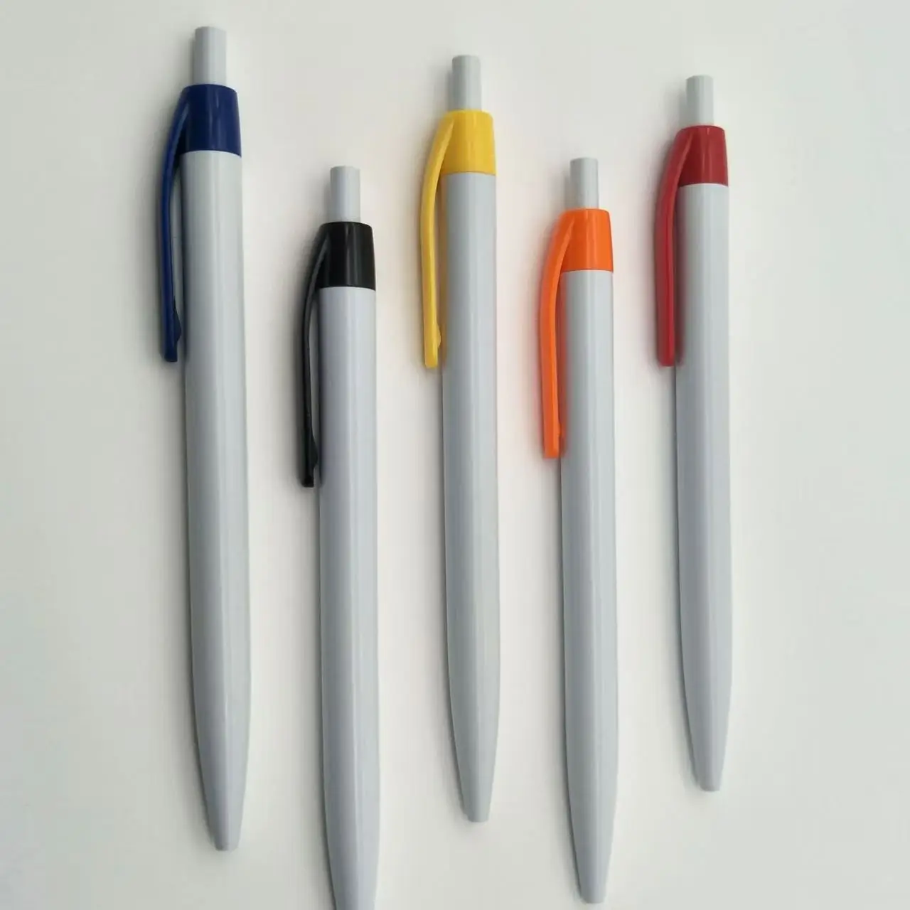 Custom Logo Ballpoint White Plastic Pen 1.0mm Writing Width for Business or Promotion Gift