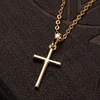 collana con croce in oro e diamanti