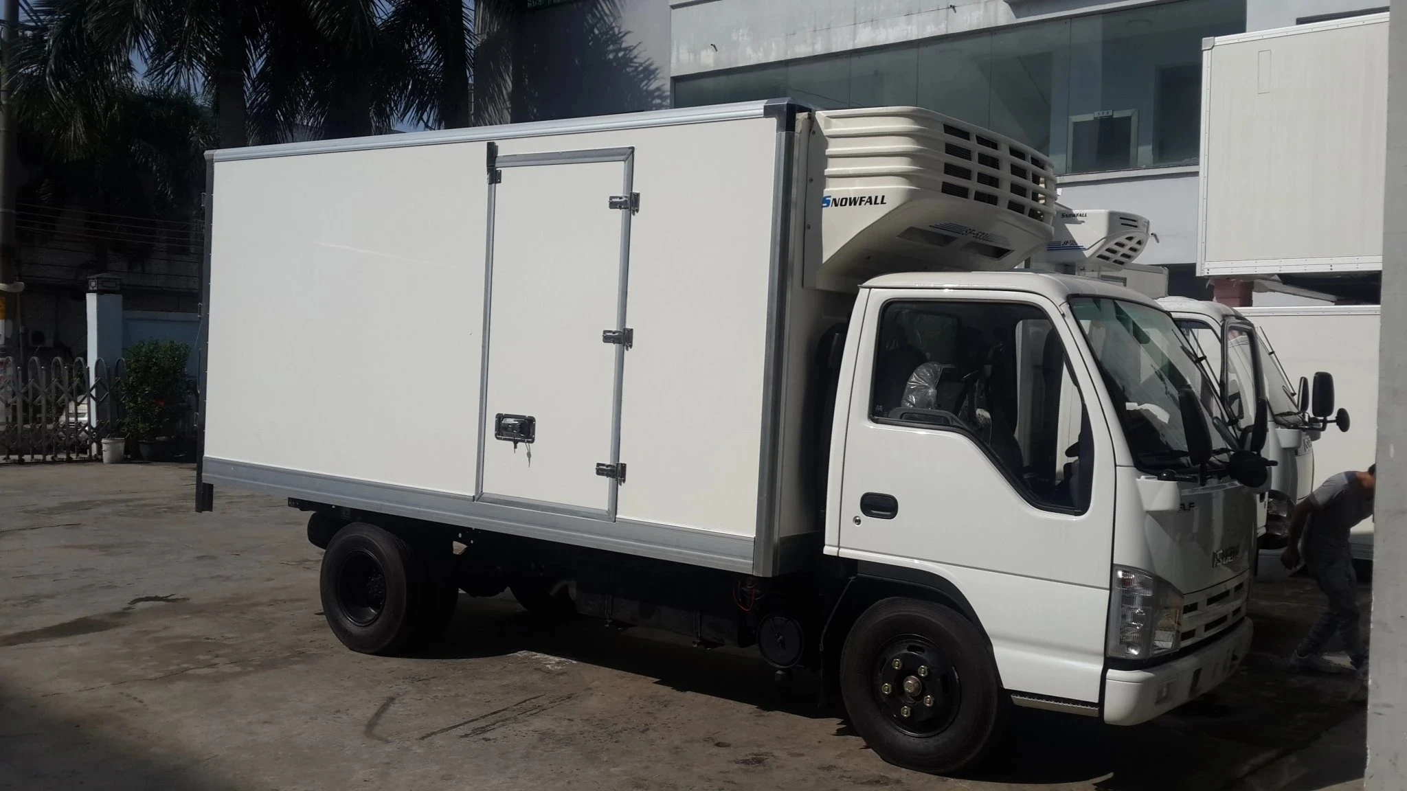 ISUZU 4X2 Cheap Price Refrigerated Van Truck  120HP EURO 2/3/4/5 Left Hand Drive/right Hand Drive Refrigerated Cargo Truck
