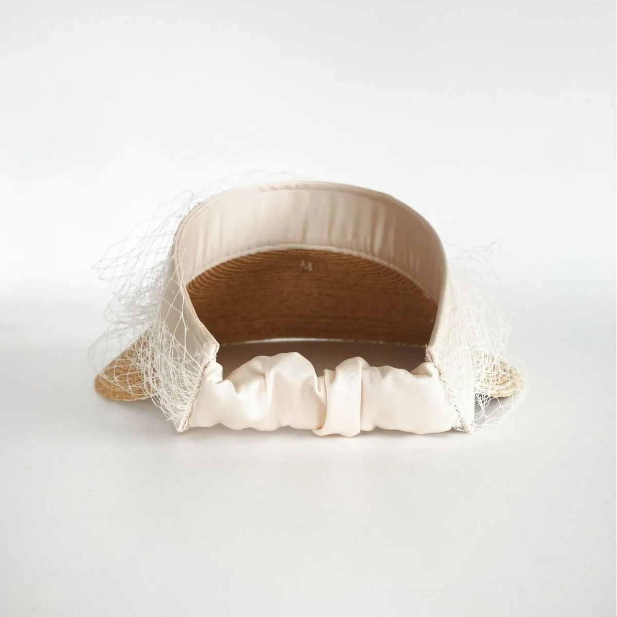 Spring Summer Fashionable Floppy Straw Hat Satin Bows Bucket Style Sun Protection for Beach Outdoor Use Empty Top Paper Material