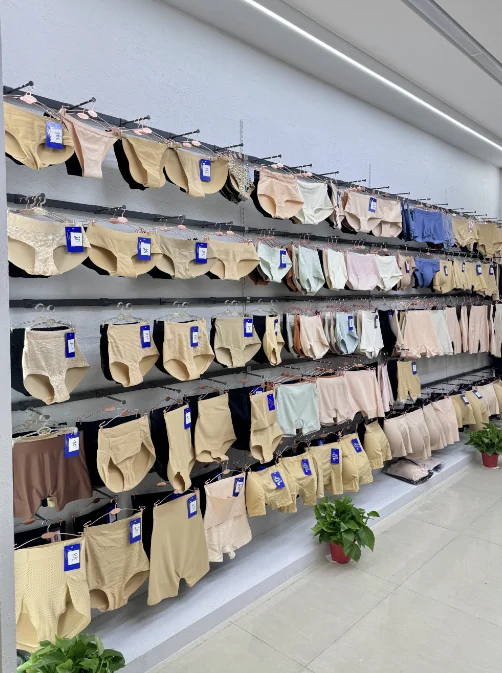 Puning Yiqiao Clothing Business Department 2