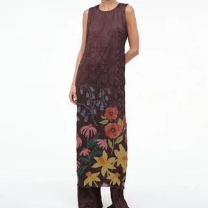 Wisrise Fashion OEM Custom Women's Brown Flower Pattern Pleated Sleeveless Vibrant Floral Print Maxi Dress