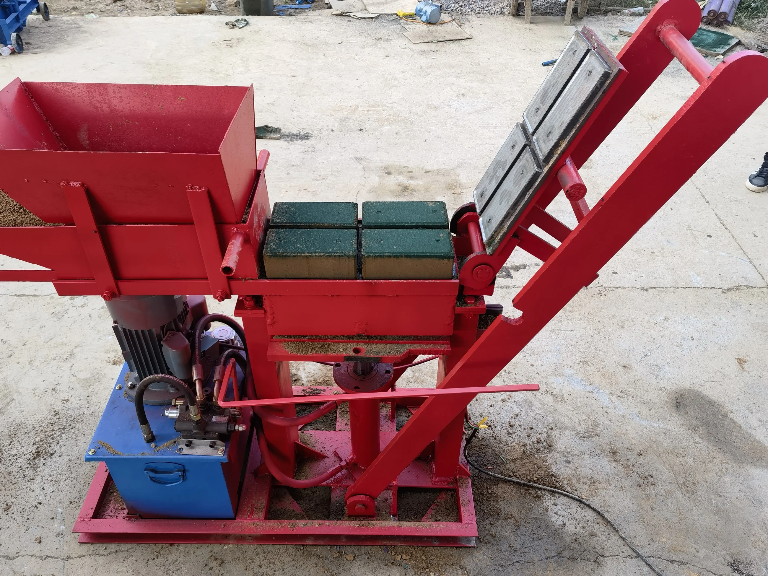 Earth Mud Clay Eco Adobe Interlocking Block Brick Making Machine