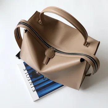 Small Design Light Simple Fashion Shoulder Messenger Bag with Large Zipper Portable Solid Color Handbags Large Capacity