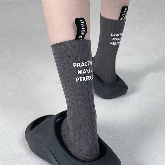 Fashion Unisex Crew Socks Young Women Men Girl Kids Cotton Cable Pull Label Practice Makes Perfect for Couple Practice