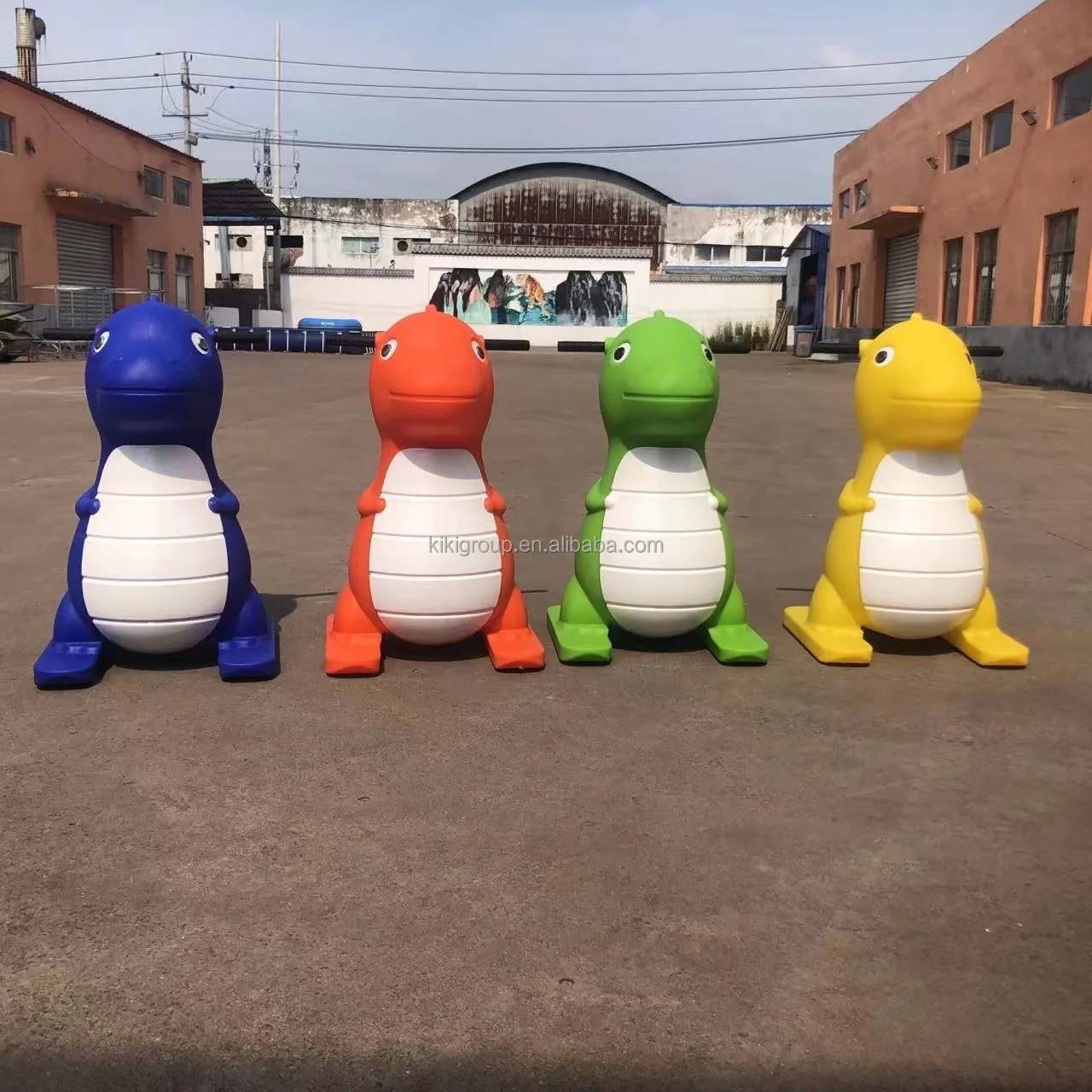 QIQU Commercial Roll Molded HDPE Dino Skate Trainer Rink Equipment Unbreakable Ice Skate Pusher