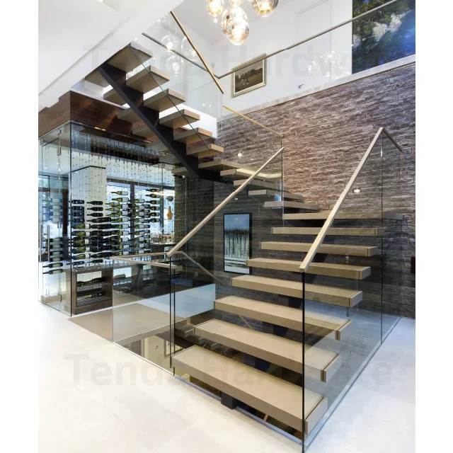 Современная напольная лестница для наружного использования деревянная ступенька со стеклянными перилами вилл