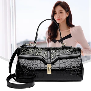 Large Capacity Lady Fashion European and American Retro Waterproof Tote Bag with Chains Crossbody Handbag for Women