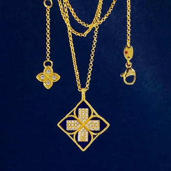 Italian Fashion Versatile Four-leaf Clover Necklace Light  Popular Design Pendant Necklace for Women