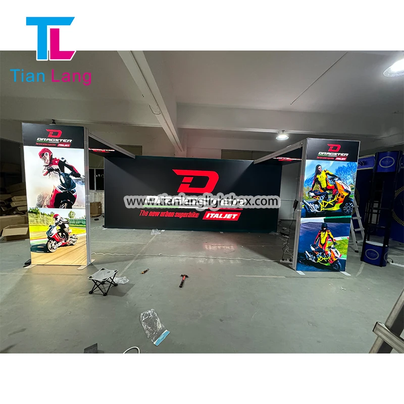 Лек Вес Персонализиран Експозиционен Стенд Полиестерова Ткан 10x20 Алуминиев SEG LED Поп-up Дисплей Рекламен Светещ Задник