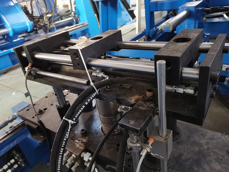 25 Liter Plastic HDPE Chemical Drum Blow Molding Making Jerry Can Extrusion Blow Moulding Machinery